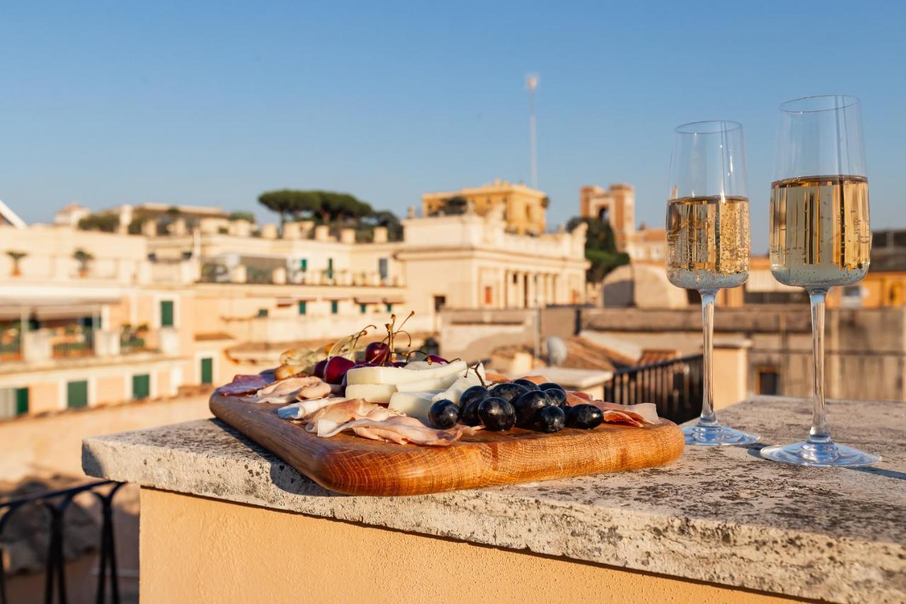 Отель Vivilo Roma Trevi - Luxury Experience - Private Jacuzzi On Terrace - Insane View Экстерьер фото