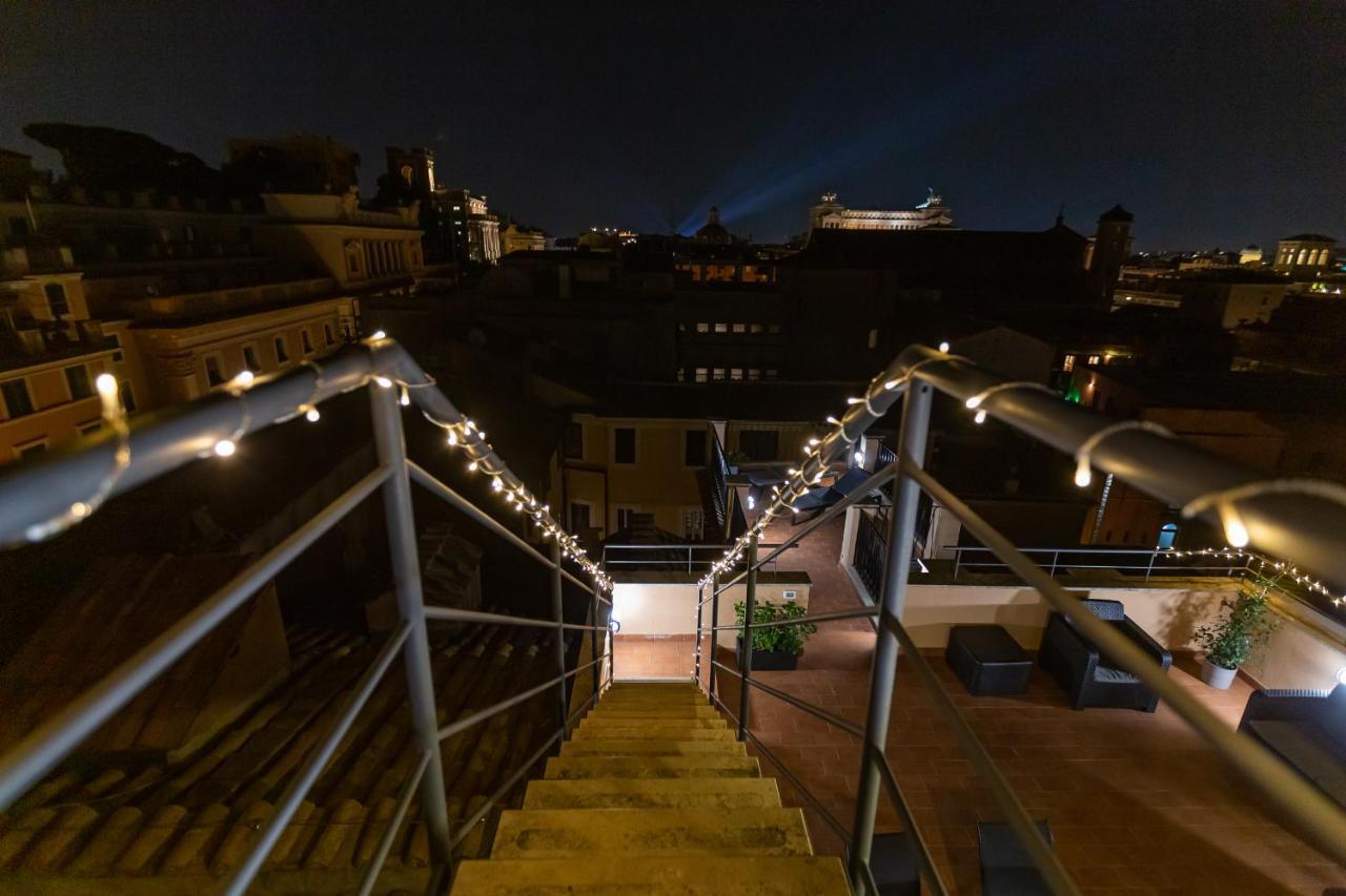 Отель Vivilo Roma Trevi - Luxury Experience - Private Jacuzzi On Terrace - Insane View Экстерьер фото